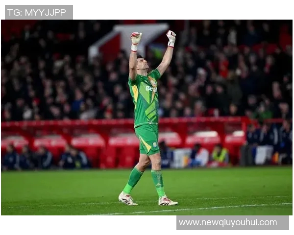 加纳乔对阵埃弗顿错失多次良机空门单刀均未能把握