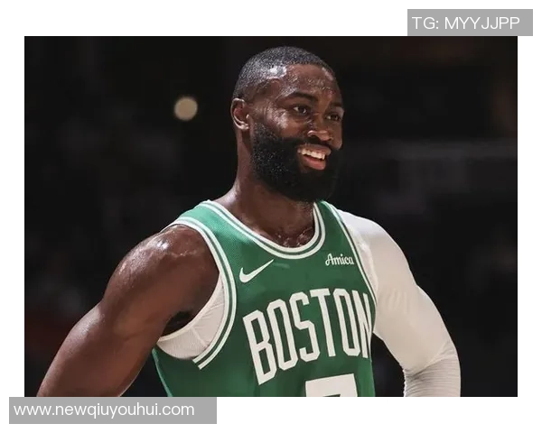 杰伦布朗表现稳定但未能带领球队获胜18投9中斩获25分6篮板4助攻