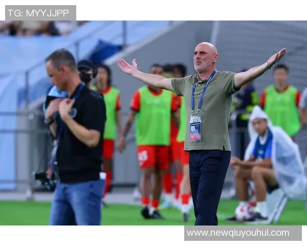 海港队在主教练穆斯卡特的带领下全力备战重返赛场迎接新挑战